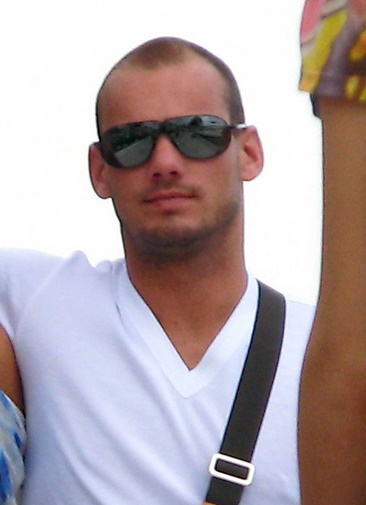 Wesley Sneijder and Yolanthe Cabau Van Kasbergen on Vacation in Ibiza on July 9, 2009