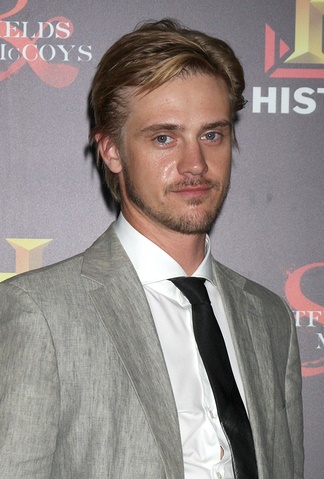LOS ANGELES - SEP 22:  Boyd Holbrook arrives at the "HATFIELDS &