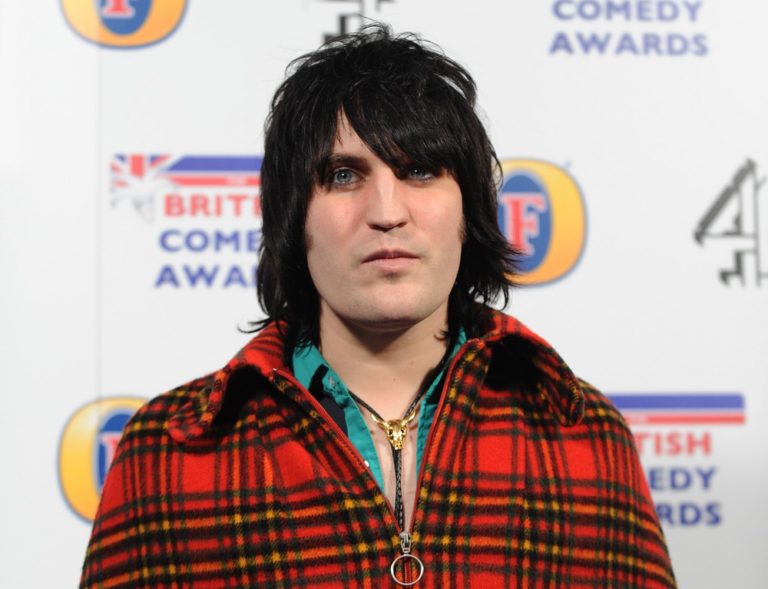 noel fielding cat shirt