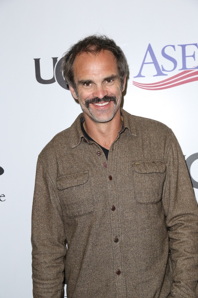 Огг. Нед люк Steven ogg.